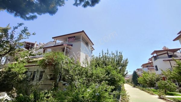 Kuşadası Davutlar Satılık Denize 400 M 4+1 Villa