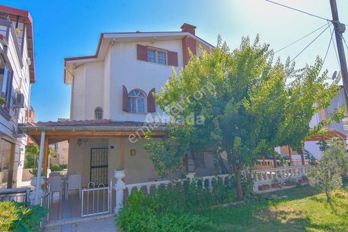 Kuşadası Davutlar'da Denize 50 Metre Tripleks 4+1 Villa