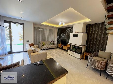 Turyap Çeşme Alaçatı'da Muhteşem Havuzlu Sitede Satılık Villa