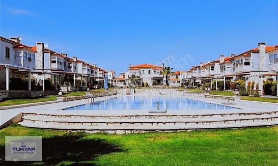 Turyap Çeşme Alaçatı'da Olimpik Havuzlu Sitede Satılık 3+1 Villa