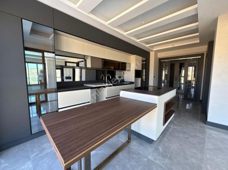 Yenimahalle Yuvaköy'de Ada Mutfaklı 4+1 Lüks Satılık Daire!!