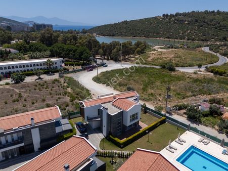 Kuşadası'nda Çiftlik Tadında Lüks Villa