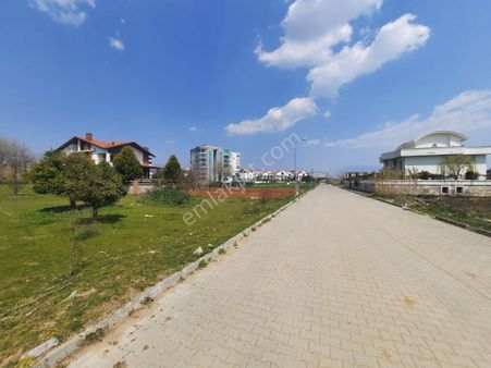 Yeni Mah.de Villa Bölgesinde Köşebaşı Arsa..