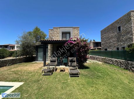 Gümüşlük'ün Kalbinde Geniş Bahçeli Havuzlu Taş Kaplama Villa