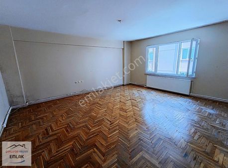 Kazimiye Mahallesinde Çarşı Merkeze Yakın Satılık 3+1 Daire