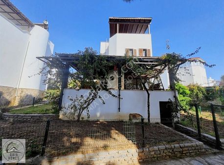 Satılık Yahşi Denize 300 M Site İçi Manzaralı Tripleks Villa