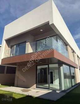 Deniz Gayrimenkul'den Yeni Bergama'da 3+1 Satılık Lüks Villa