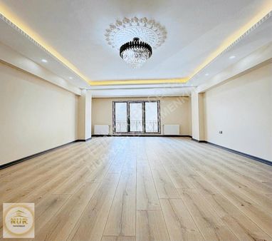Nur Yapı'dan Sıfır Binada Geniş Aileye Uygun Acil Satılık Daire