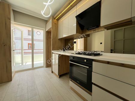 Engin Emlak'tan Merkezde 3+1 3.kat Yapılı Güney Cephe Daire