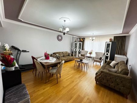 Dünya Kavşağı Civarında Bedir 2 Sitesinde 4+1 Satılık Daire