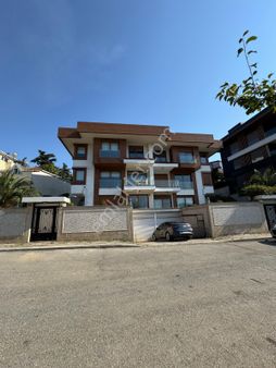 Çengelköy 'de Manzaralı Müstakıl Havuzlu Kiralık Villa