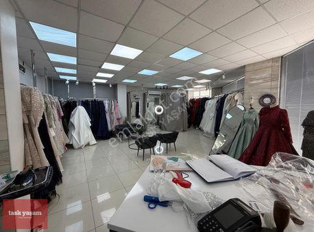 Tuzla Mimar Sinan'da Araç Takasına Uygun 2 Katlı Satılık Dükkan
