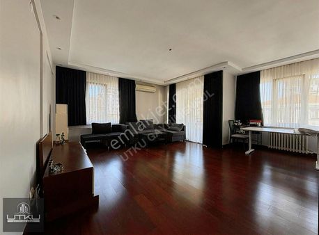 Utku'da Suadiye'de Mimari Dekorlu Bağdata Yakn Balkonlu 3+1daire