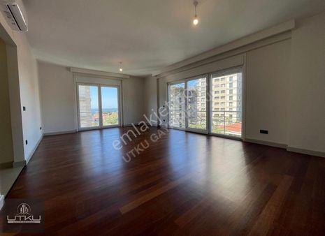 Utku'dan Caddebostan'da Kısmi Deniz Manzaralı Mimari Dekorlu 4+1