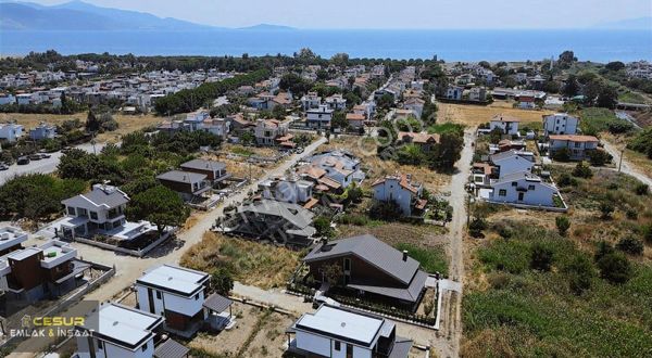 Dikili Kabakum'da Denize Yakın Yatay Mimari Villa