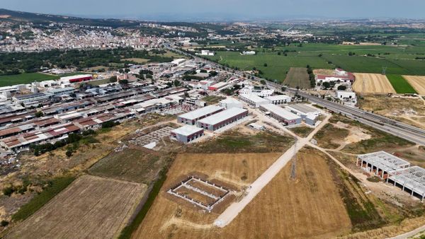 Biga Sanayi'de, Showroom'dan Depoya Çok Amaçlı Kullanım! Blok Halınde Satışta