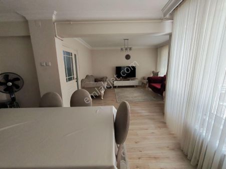 Barış Emlak'tan İpekçilik Cadde Üzerinde 3+1 Bakımlı Daire.