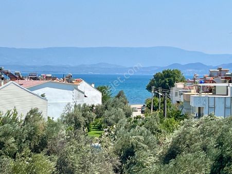 Akçay Sezgin Emlaktan Güre Sahilde Denize 300 Metre 3+1 Triplex Villa