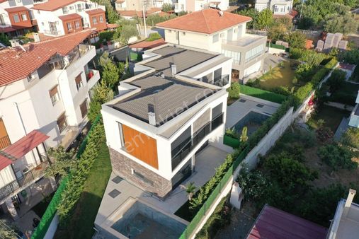 Kuşadası Soğucakta Satılık 3+1 Özel Havuzlu İkiz Villa
