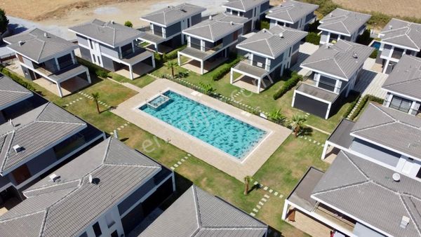 Havuzlu Güvenlikli Denize Yakın 3+1 Müstakil Lüks Villalar