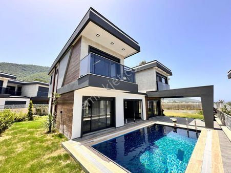 Güzelçamlı'da; Havuzlu, Bahçeli, Müstakil 4+1 Lüks Villalar