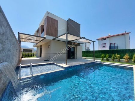 Güzelçamlı'da Müstakil Havuzlu,akıllı Ev Sistemi , 3+1 Satılık Lüx Villa