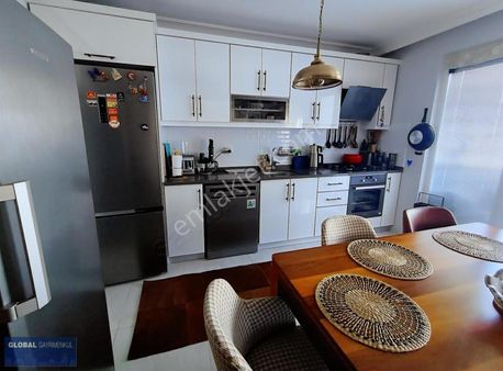 Cami Mahallesinde Merkezi Konumda Sahile Yakın Satılık 2+1 Daire