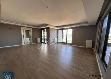 Natura Alacaatlı Sitesinde Teras Kullanımlı Geniş 5+1 Daire