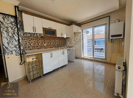 Altıntaş'tan 29 Ekim Mahallesinde Bulvara Yakın 3+1 Satılık