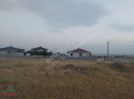 Nokta Emlakta; Duvarı Ve İçinde Suyu Olan 1000 M2 Villa Arsası