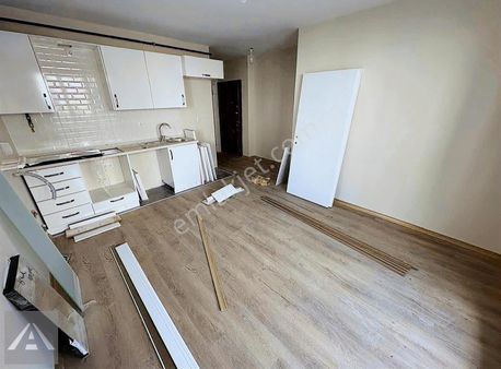 Altıntepe'de Düz Giriş Bahçe Kullanımlı Yeni Bina'da 1+1