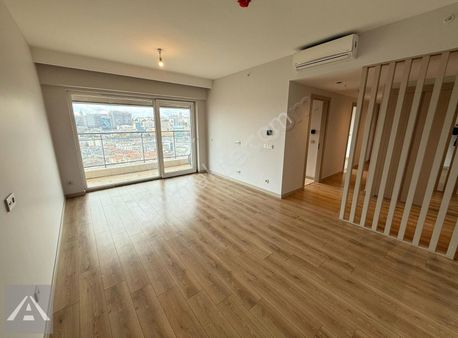 Küçükyalı Nidapark'ta Deniz Manzaralı Ayrı Mutfaklı Boş 2+1