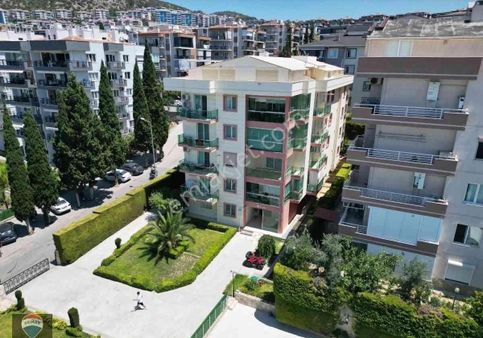 Kuşadası Ege Mah Ada Marina Sitesi Satılık 4+1 Çatı Dubleks