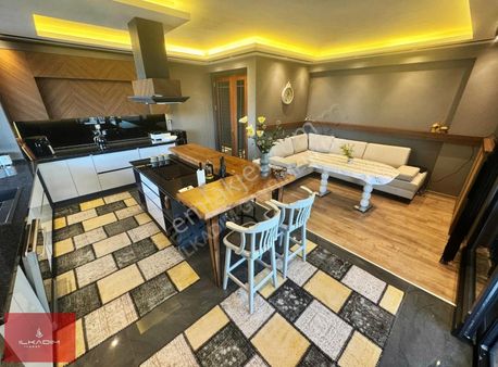 İlkadımdan Ovacıkta Ada Mutfaklı Özel Kesim Mobilyalı 4+1