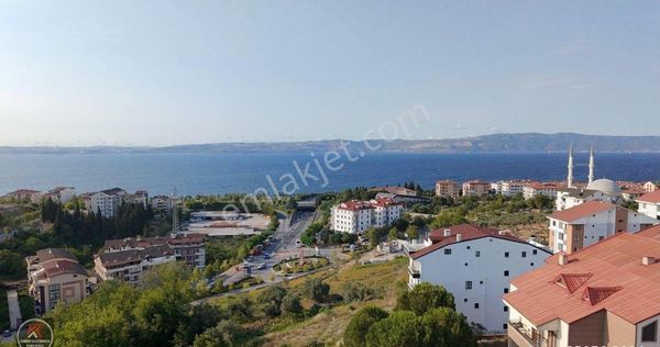 Kayacık Mahallesi’nde Yola Cepheli, 3 Kat İmarlı, Altyapısı Tam, Manzaralı Satılık Arsa!
