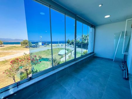 Sezgin Emlaktan Güre Çamlıbel’de Denize Sıfır, Müstakil Bahçeli, Cam Balkonlu Lüks Dubleks Villa!