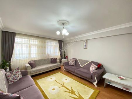 Eyüpsultan Rami Cumada Harika Konumda Satılık 3+1 Arakat Daire