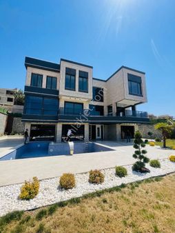 Öz Birlik Emlaktan Acil Satılık Villa 3 Katlı