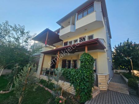 Edremit Altınoluk'ta 575 M2 Arsa İçerisi Satılık Müstakil Villa!