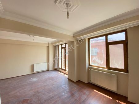 Muratpaşada Mahallesinde Geniş Kullanışlı Satılık Dubleks Daire