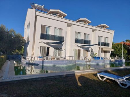 Muğla Dalyan Merkezde Yüzme Havuzlu 3+1 Fırsat Tripleks Satılık
