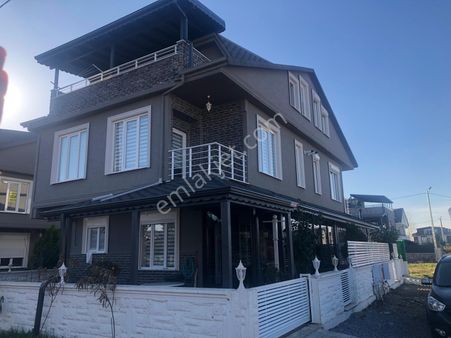 Vallmax'tan Satılık Kocaali'de Tripleks Kış Bahçeli Villa