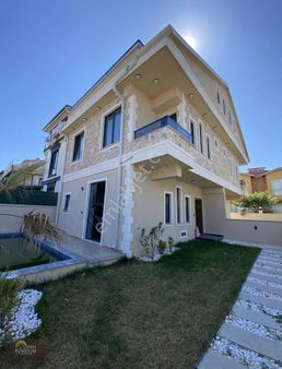 Deniz Gören Jakuzili Havuzlu 3+1 Sıfır Villa