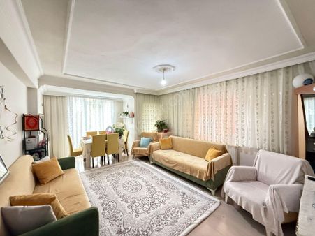 Yeşilpınar'da Mükemmel Konumda Geniş 3+1 Arakat Daire