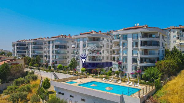 Kuşadası Kadınlar Denizi'nde Deniz Manzaralı Satılık 3+1 Daire