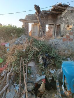 Kınık Çiftlikköy De Yıkık Ev Ve Arsası