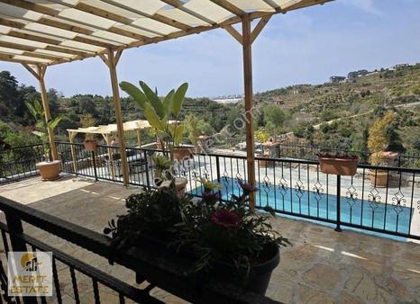 Kargıcak Mah. Deniz Manzaralı Lüks Eşyalı Satılık 3+1 Taş Villa