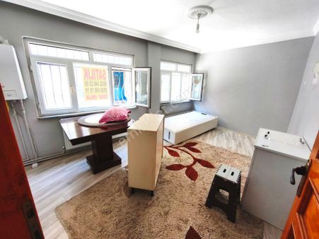 Eyüp Nişancı Metrobüse,tramvaya 5dk, 2+1 , Düz Giriş , Hisseli Tapu Daire