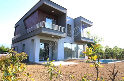 Metsa'dan Darıcı'da 220 M2 4+1 Satılık Lüks Tekil Villalar