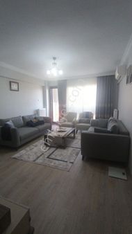 Bayraklı Osmangazi Mah Ana Yol Üzerinde Bakımlı İçi Full Yapılı Temiz Satılık 3+1 Daire